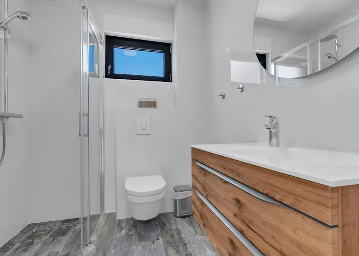 Nizza * Макарська