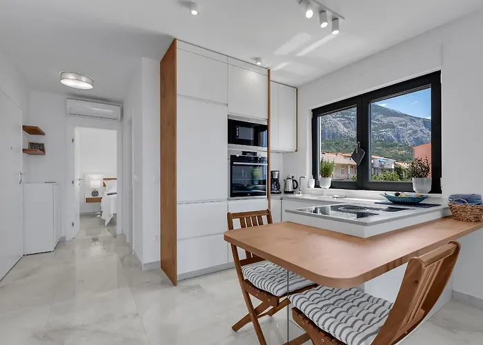 Nizza * Макарська